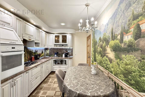 2-к квартира, 75,2 м², 1/4 эт.