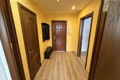 1-к квартира, 58,3 м², 1/10 эт.